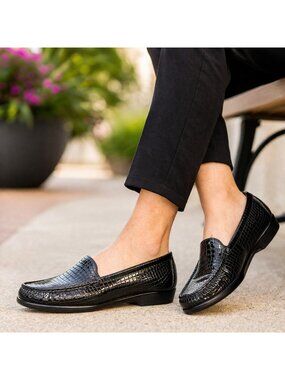 SAS Simplify Loafers Womens 10.5 W Black Croc Embossed Leather Comfort Slip On